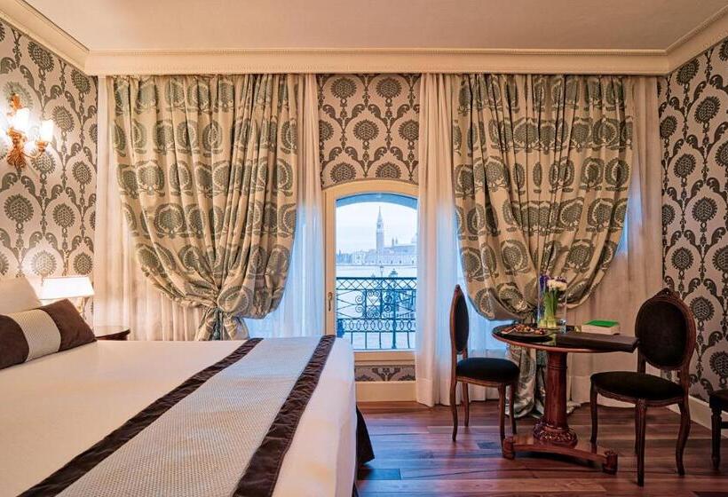 اتاق لوکس با چشم‌انداز دریاچه, Londra Palace Venezia