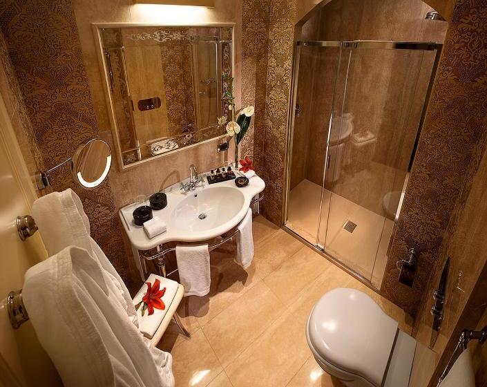 Junior Suite Lake View, Londra Palace Venezia