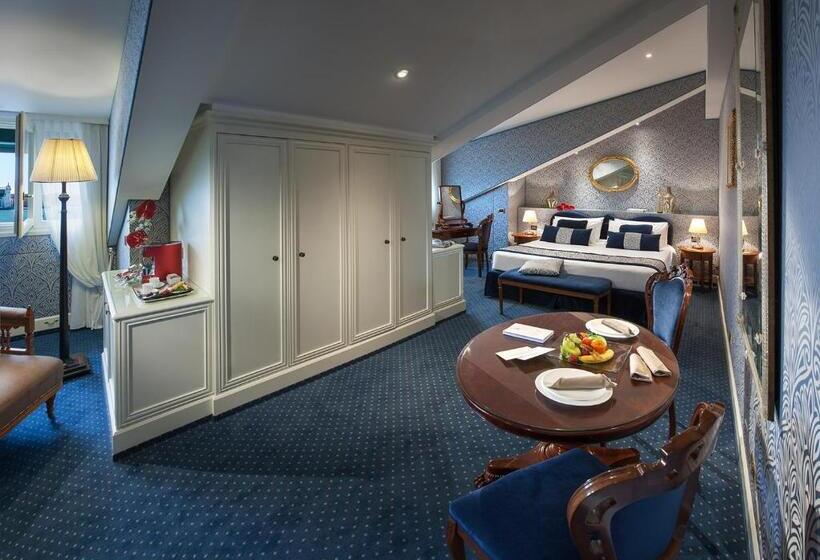 سوییت جونیور با چشم‌انداز دریاچه, Londra Palace Venezia