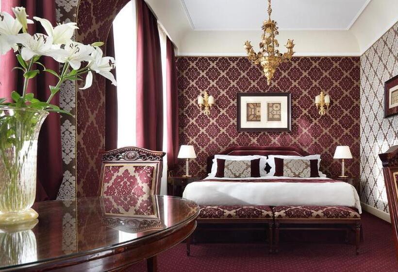 Junior Suite Lake View, Londra Palace Venezia