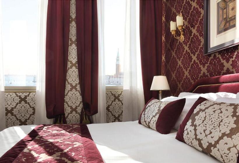 سوییت جونیور با چشم‌انداز دریاچه, Londra Palace Venezia