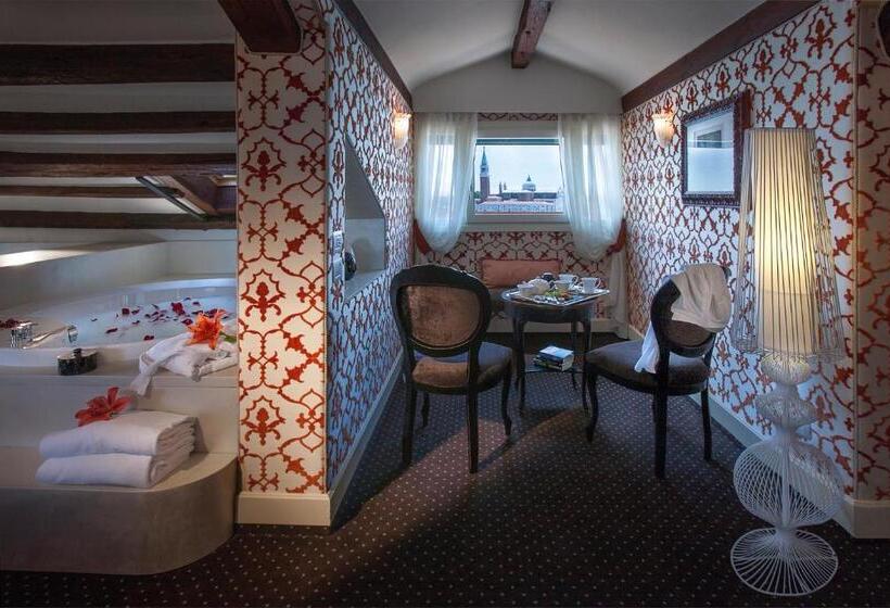 سوییت جونیور با چشم‌انداز دریاچه, Londra Palace Venezia