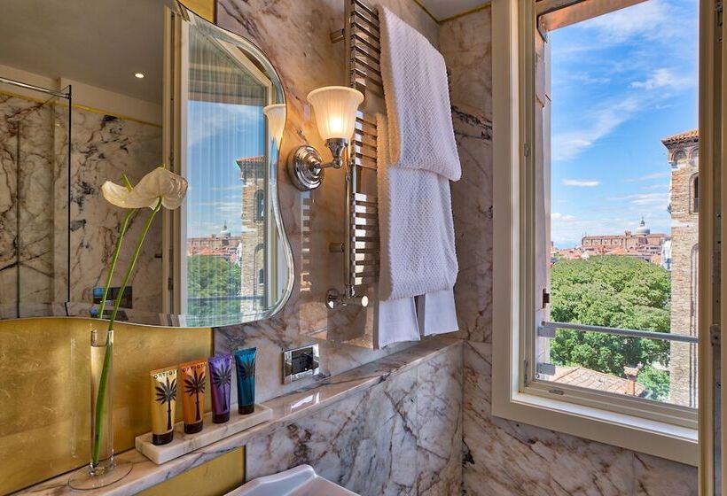 اتاق کلاسیک با چشم‌انداز شهر, Londra Palace Venezia