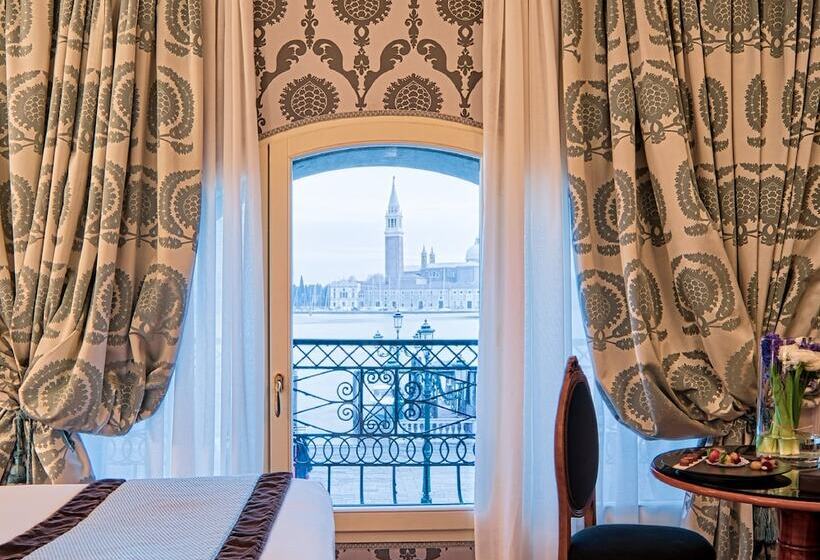 اتاق لوکس با چشم‌انداز دریاچه, Londra Palace Venezia