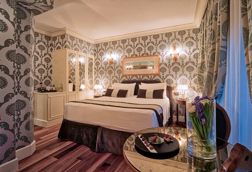 اتاق لوکس با چشم‌انداز دریاچه, Londra Palace Venezia