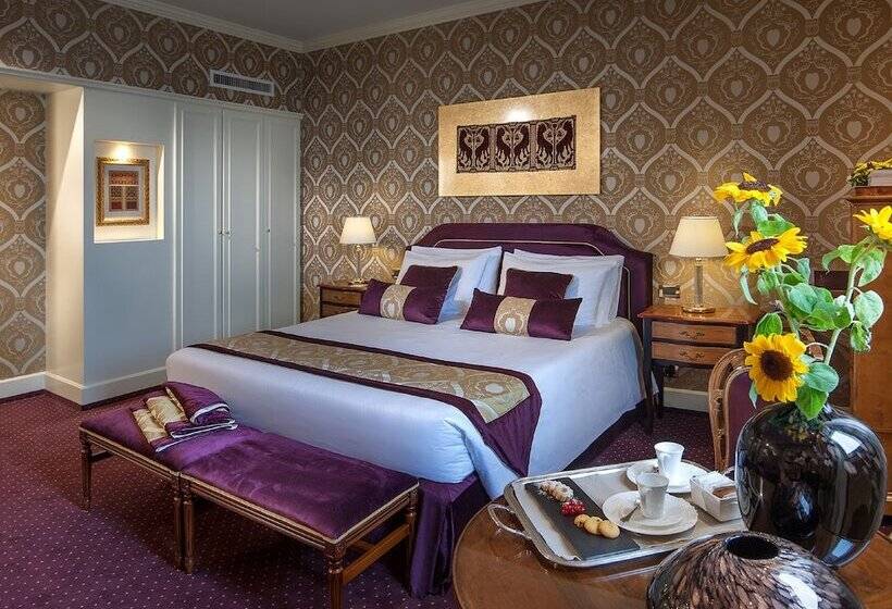 اتاق لوکس با چشم‌انداز دریاچه, Londra Palace Venezia