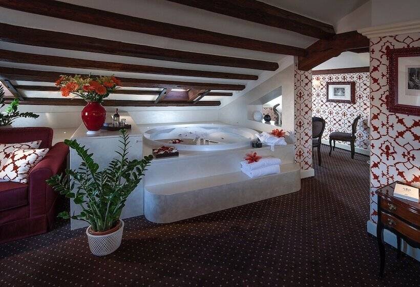 Junior Suite Lake View, Londra Palace Venezia