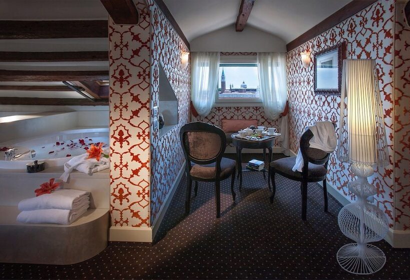 سوییت جونیور با چشم‌انداز دریاچه, Londra Palace Venezia