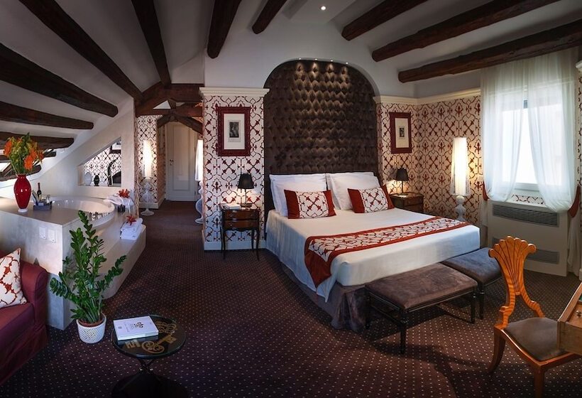 سوییت جونیور با چشم‌انداز دریاچه, Londra Palace Venezia