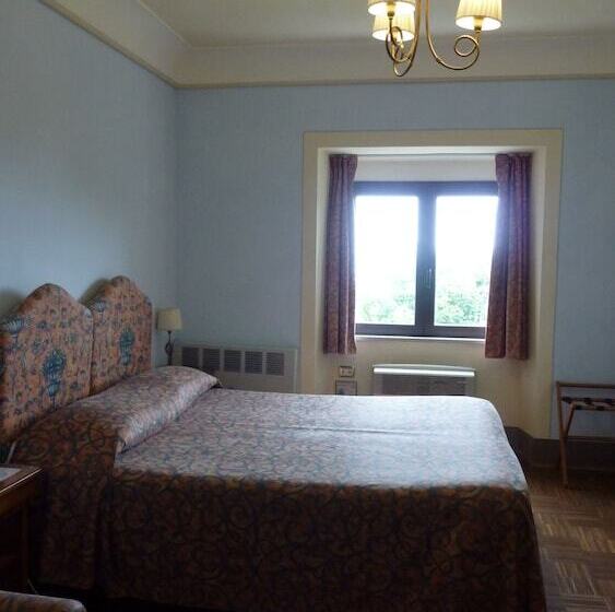 غرفة قياسية مطلّة علي الحديقة, Monteconero