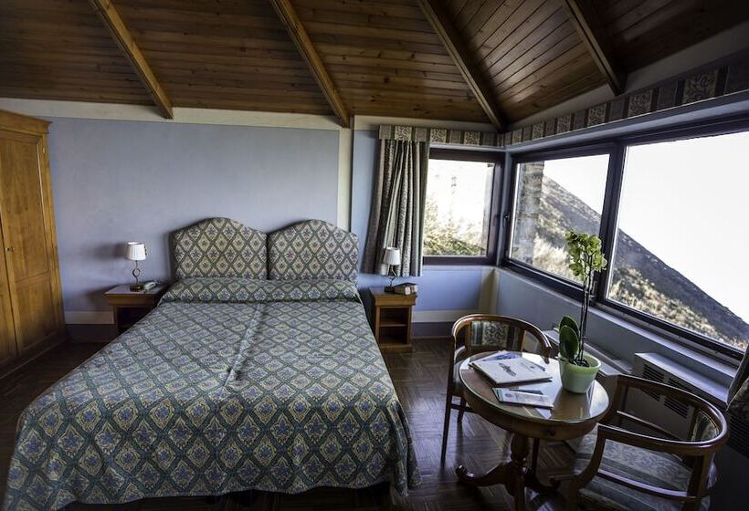 غرفة قياسية مطلّة علي الحديقة, Monteconero