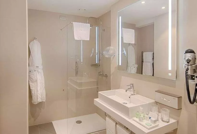 اتاق سوپریور سه تخته, NH Torino Centro