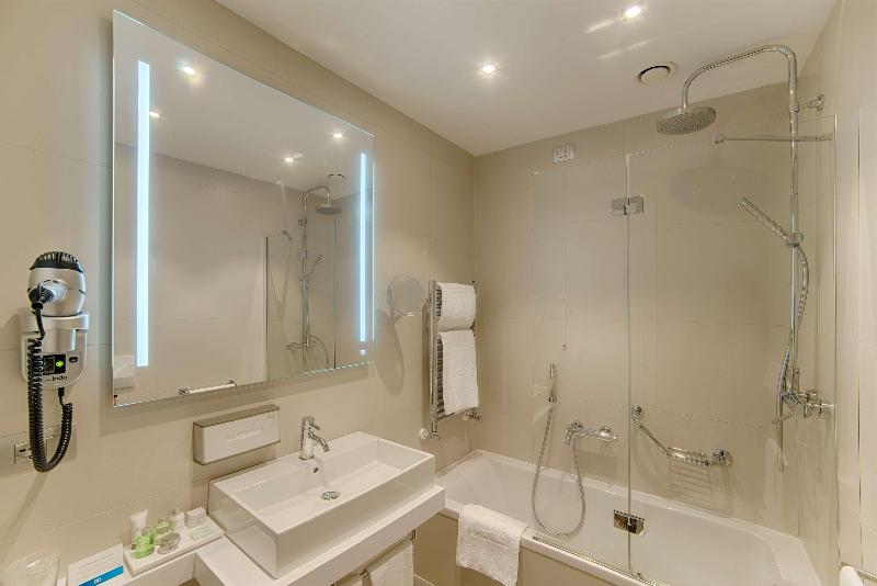 جناح جونيور, NH Torino Centro