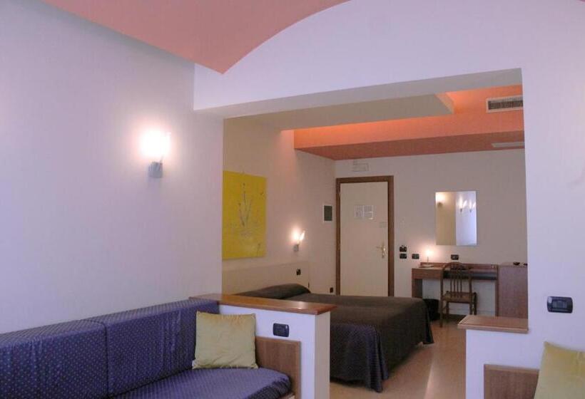 Номер Стандарт Трехместный, Oasi