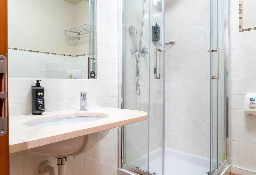 غرفة قياسية رباعية, B&b Hotel Torino President