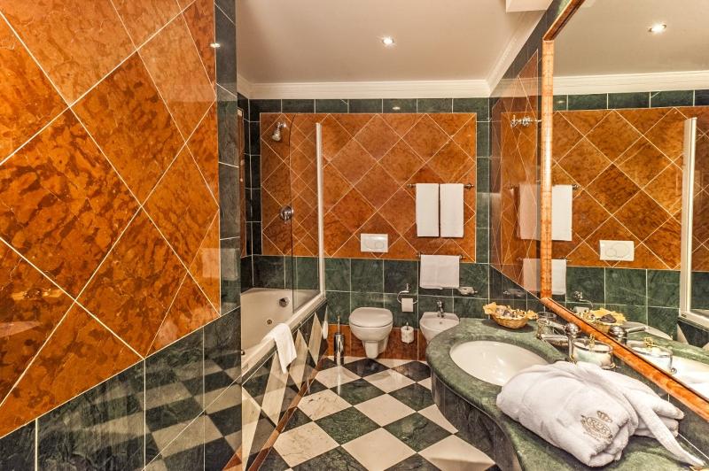 חדר סטנדרט לשלושה, Regina Palace