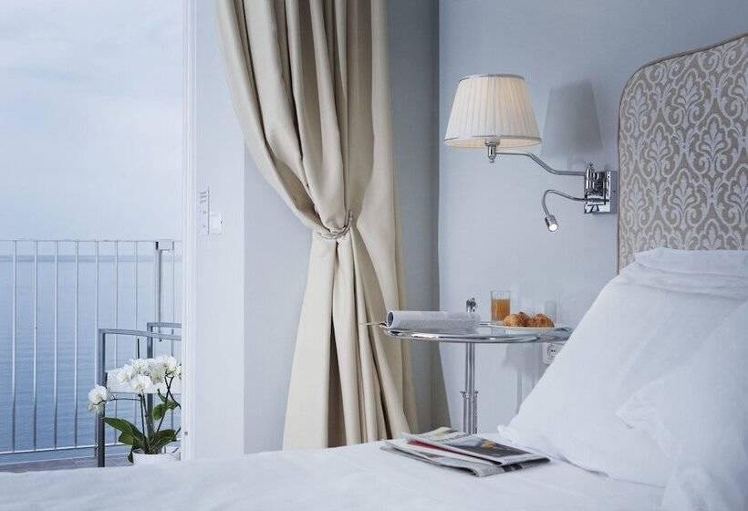 اتاق کلاسیک با چشمانداز دریا, Riviera & Maximilian's