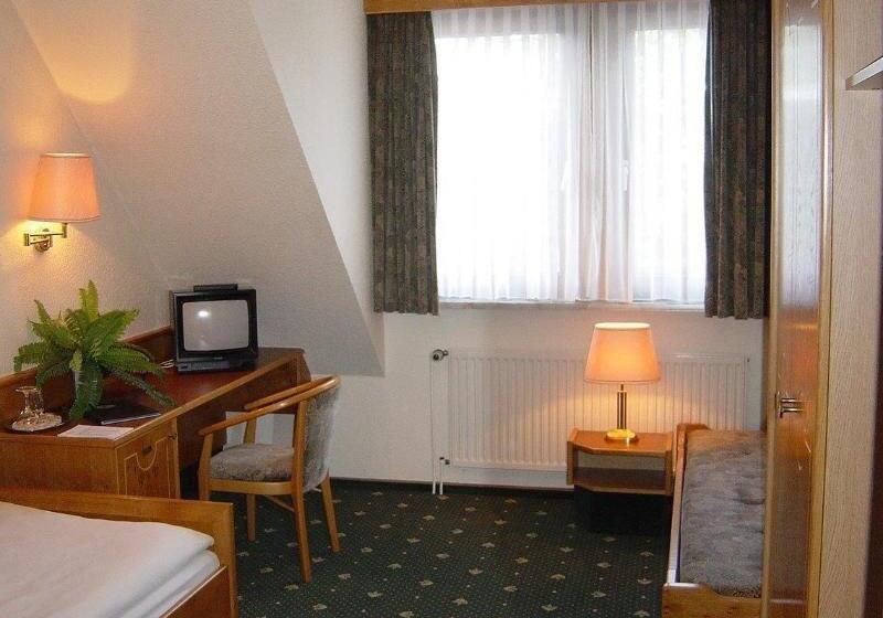 اتاق استاندارد با چشمانداز دریا, Riviera & Maximilian's