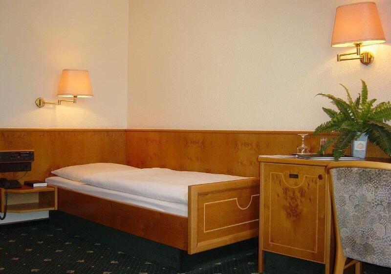 اتاق استاندارد با چشمانداز دریا, Riviera & Maximilian's