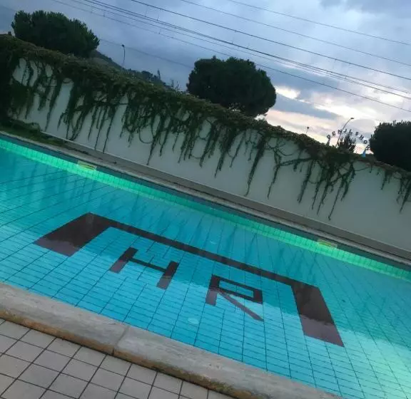 اتاق راحتی, Royal