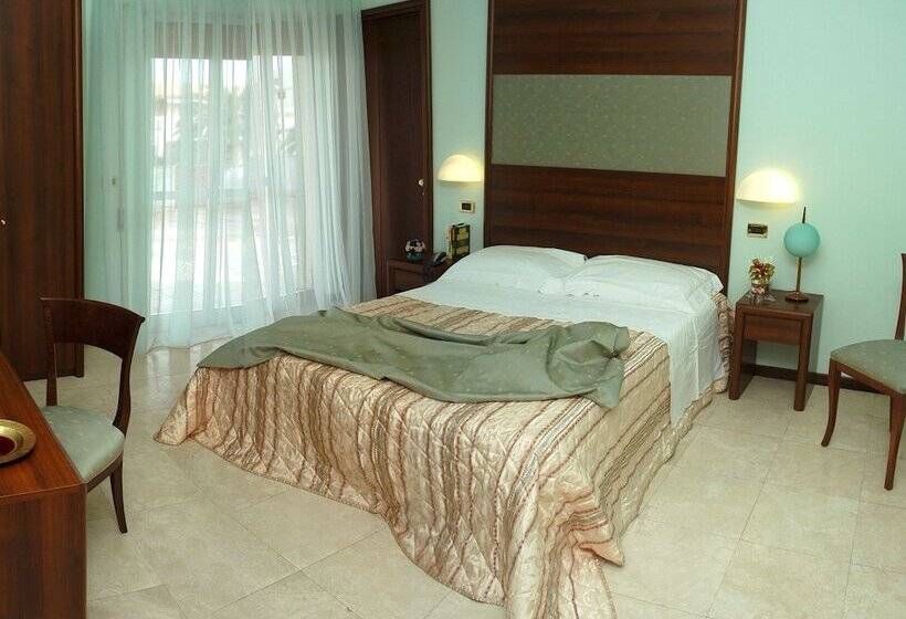 غرفة قياسية, Royal