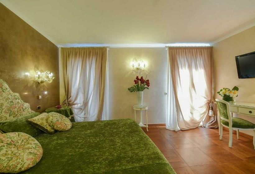 اتاق کلاسیک, Savoia & Jolanda