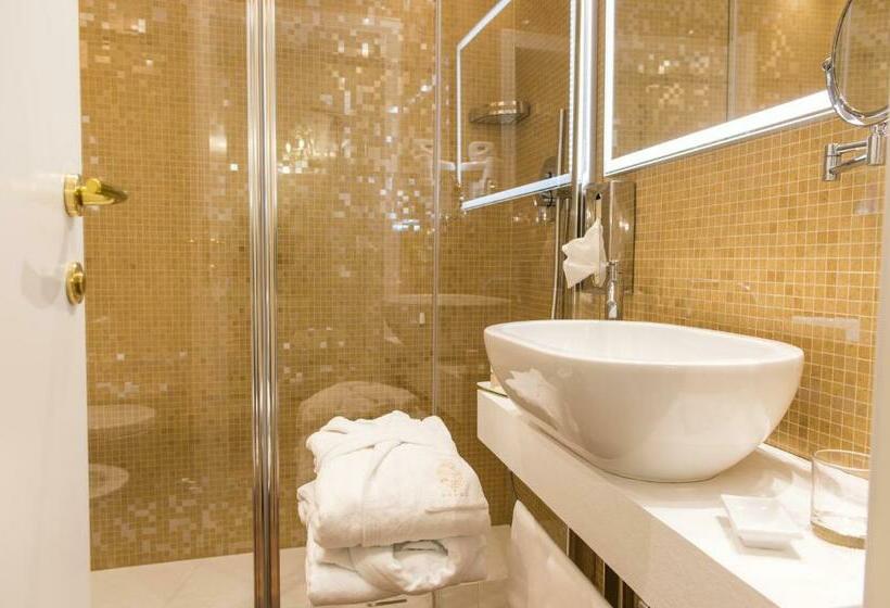 اتاق کلاسیک, Savoia & Jolanda