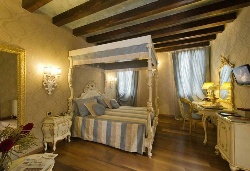 اتاق راحتی, Savoia & Jolanda