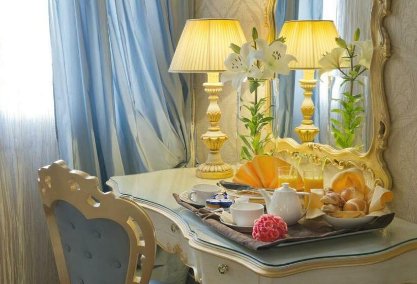 اتاق راحتی, Savoia & Jolanda