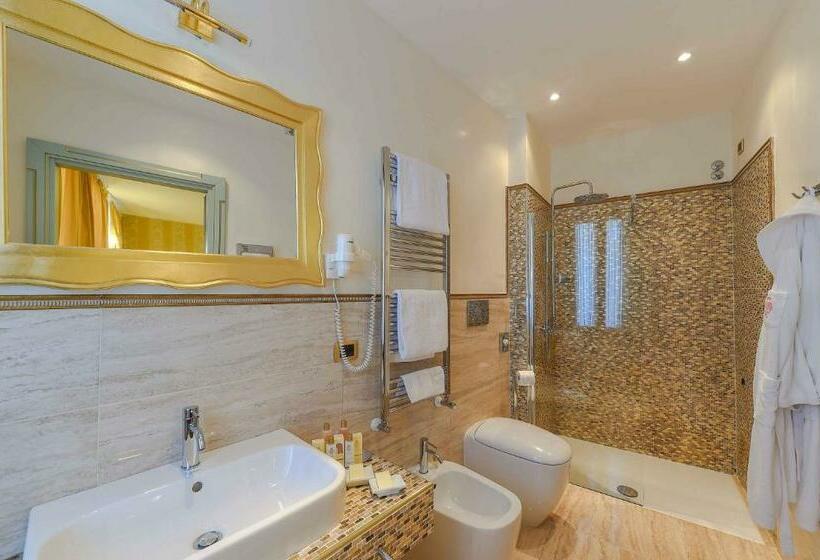 اتاق راحتی, Savoia & Jolanda