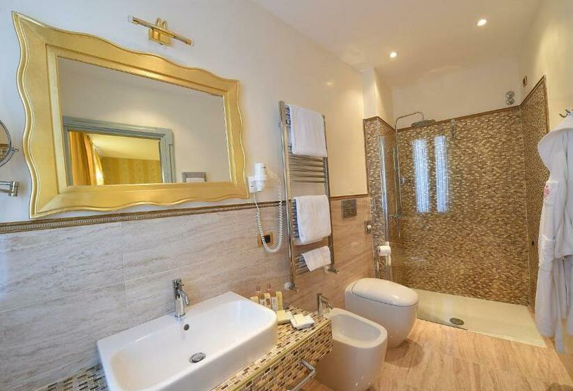 اتاق راحتی, Savoia & Jolanda