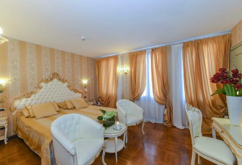 اتاق راحتی, Savoia & Jolanda