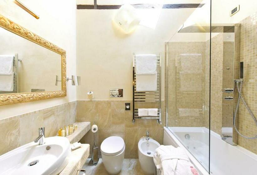 اتاق راحتی, Savoia & Jolanda