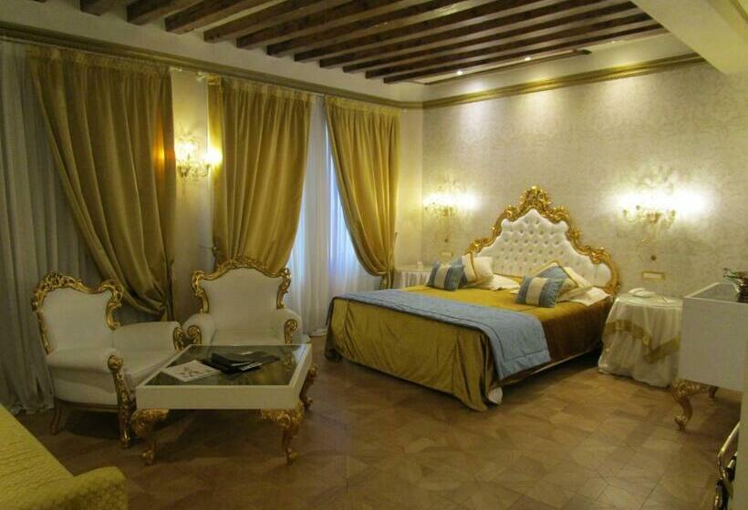 اتاق راحتی, Savoia & Jolanda