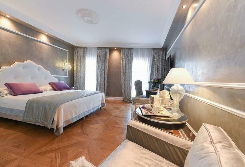 اتاق استاندارد با چشم‌انداز دریاچه, Savoia & Jolanda