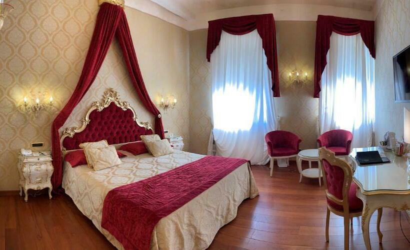 اتاق استاندارد با چشم‌انداز دریاچه, Savoia & Jolanda