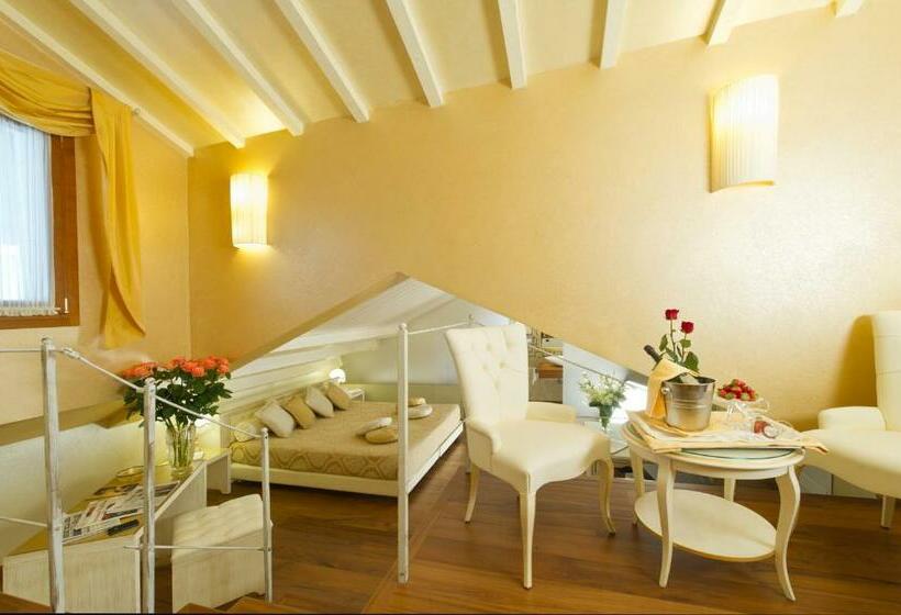 سوییت جونیور با چشم‌انداز دریاچه, Savoia & Jolanda