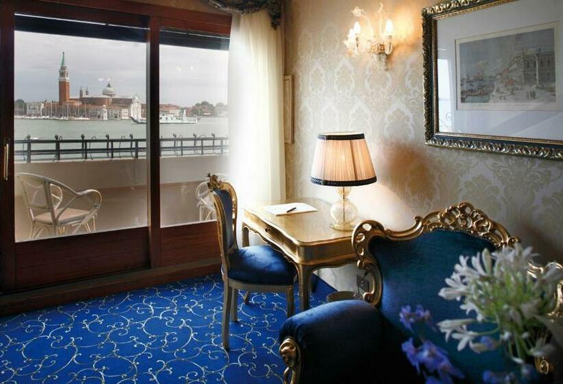 سوییت جونیور با چشم‌انداز دریاچه, Savoia & Jolanda