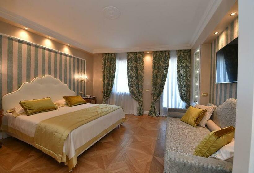 سوییت جونیور با چشم‌انداز دریاچه, Savoia & Jolanda