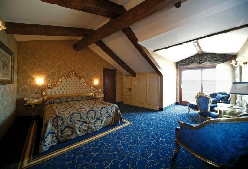 سوییت جونیور با چشم‌انداز دریاچه, Savoia & Jolanda