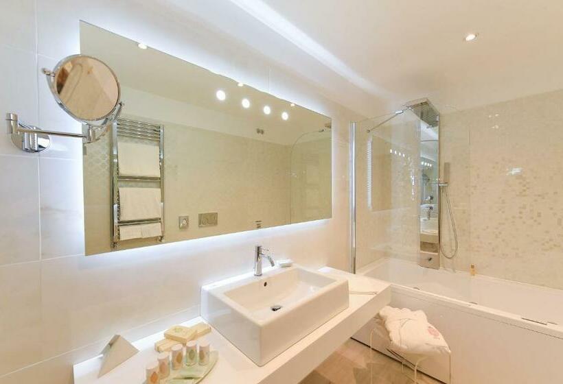 سوییت جونیور با چشم‌انداز دریاچه, Savoia & Jolanda