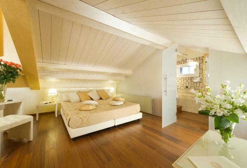 سوییت جونیور با چشم‌انداز دریاچه, Savoia & Jolanda