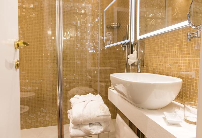 اتاق کلاسیک, Savoia & Jolanda