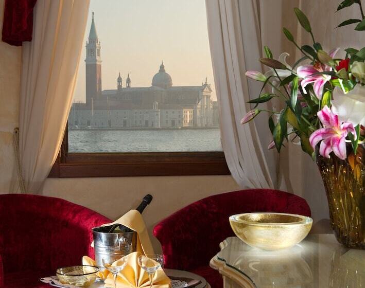 اتاق استاندارد با چشم‌انداز دریاچه, Savoia & Jolanda