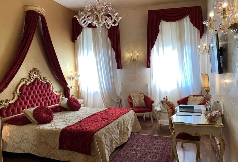 اتاق استاندارد با چشم‌انداز دریاچه, Savoia & Jolanda