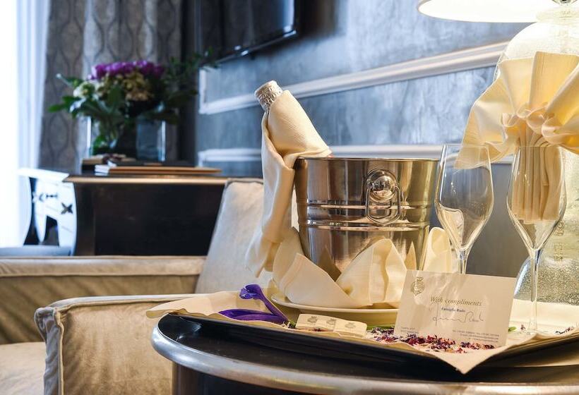 اتاق استاندارد با چشم‌انداز دریاچه, Savoia & Jolanda