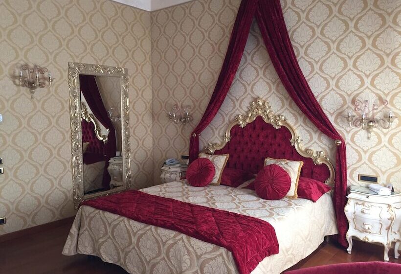 اتاق استاندارد با چشم‌انداز دریاچه, Savoia & Jolanda