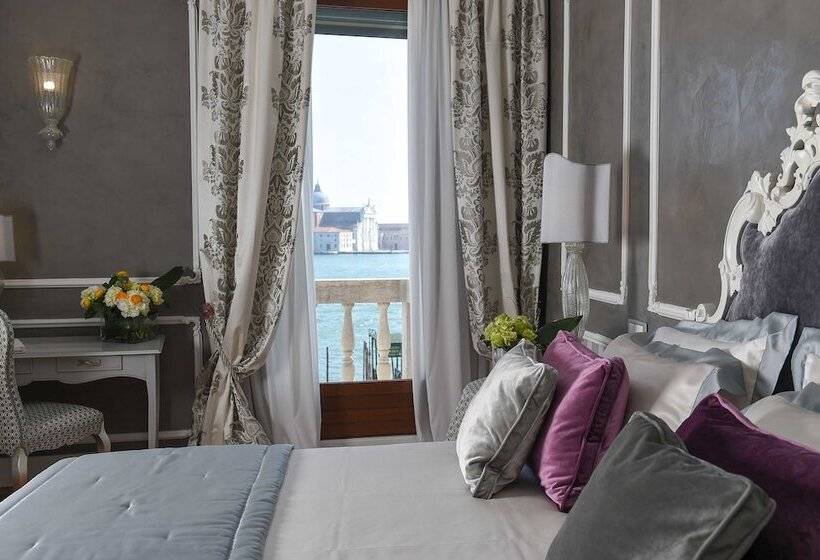 سوییت جونیور با چشم‌انداز دریاچه, Savoia & Jolanda