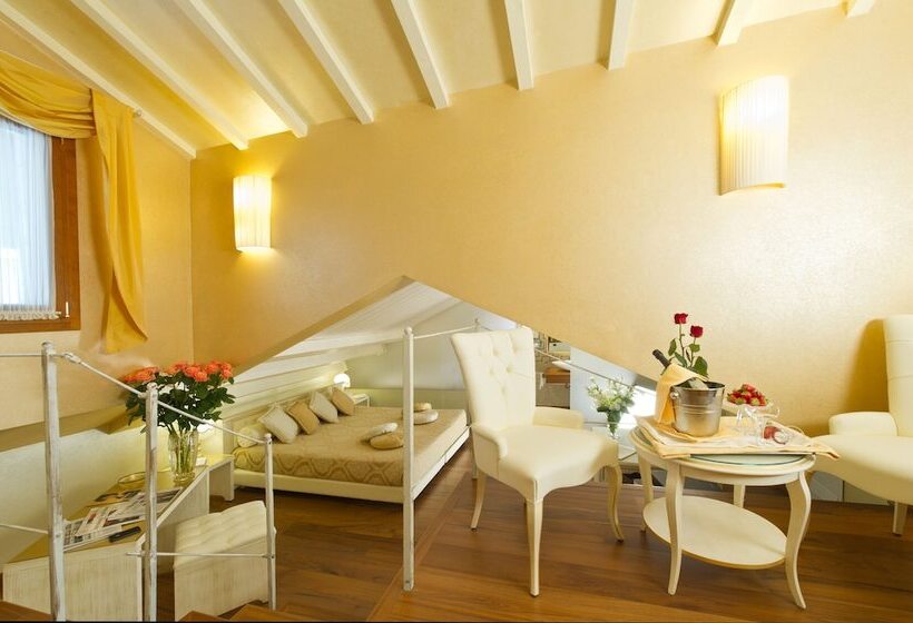 سوییت جونیور با چشم‌انداز دریاچه, Savoia & Jolanda