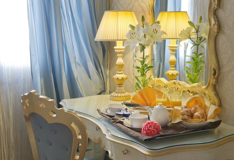 اتاق راحتی, Savoia & Jolanda